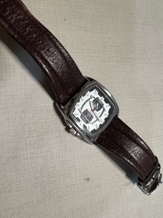 Relogio castanho cronografo