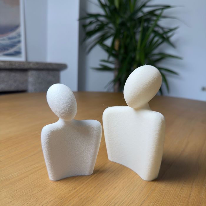 Valentine's Day Lovers Statue