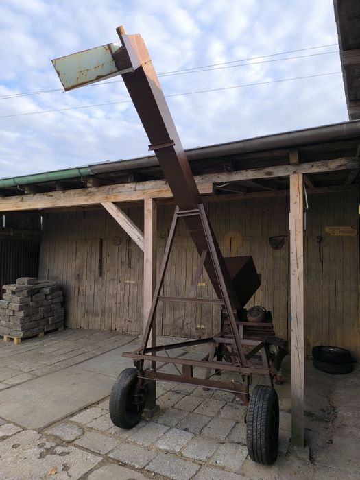 Podajnik, żmijka, przenośnik ślimakowy do zboża lub trocin