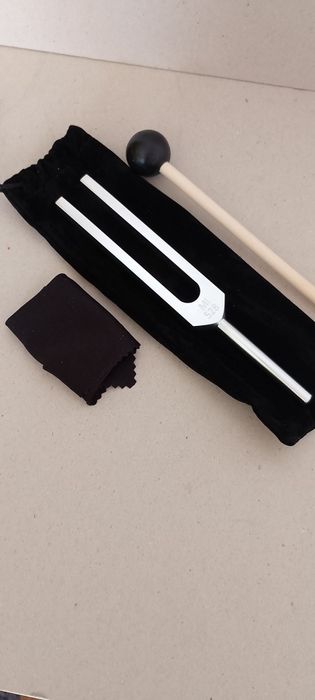 Kamerton 528 z zestawem akcesoriow