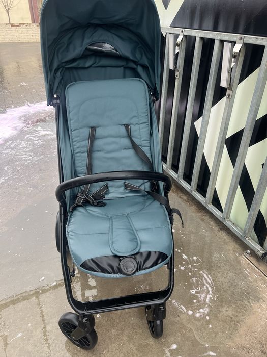 Прогулянкова коляска Carrello Nero