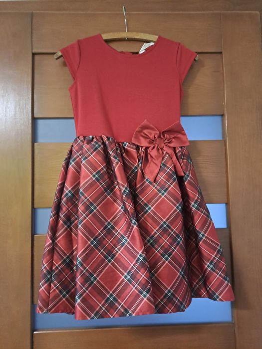 Sukienka czerwona hm 134/140