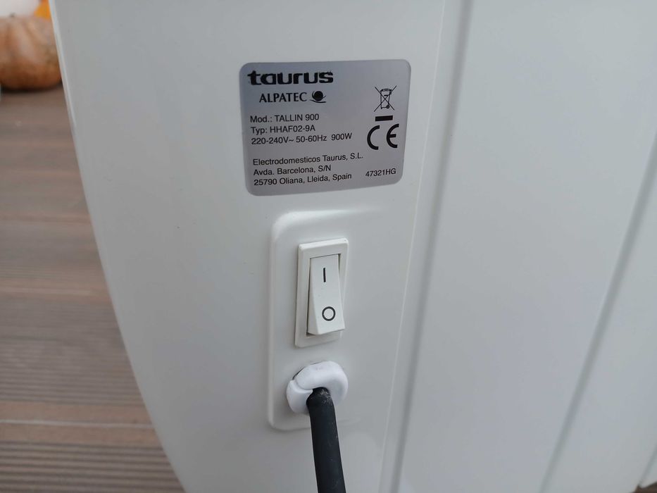 Aquecedor Emissor Térmico TAURUS TALLIN 900 (900 W)