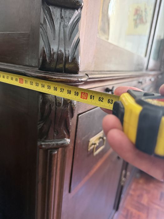 Louceiro Antigo em Madeira Maciça com Cristaleira