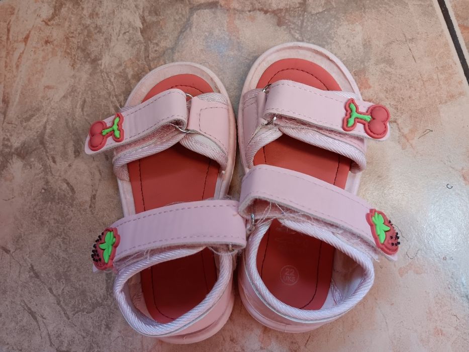 Sandały dziewczęce 22