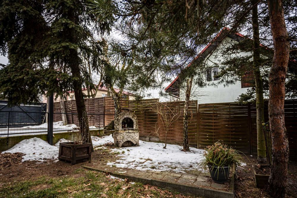 Na sprzedaż duży dom w centrum miejscowości