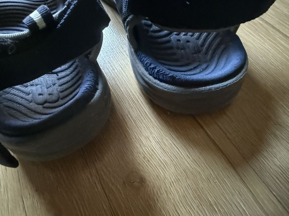 New Balance Sandały 40