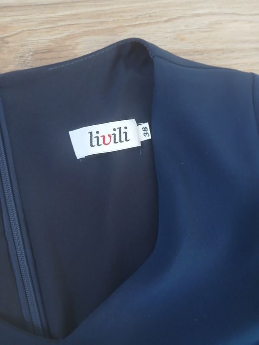 Granatowa elegancka sukienka livili r.38 z piórami