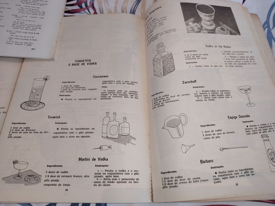 3 Livros de Receitas de Cocktails e outras Bebidas