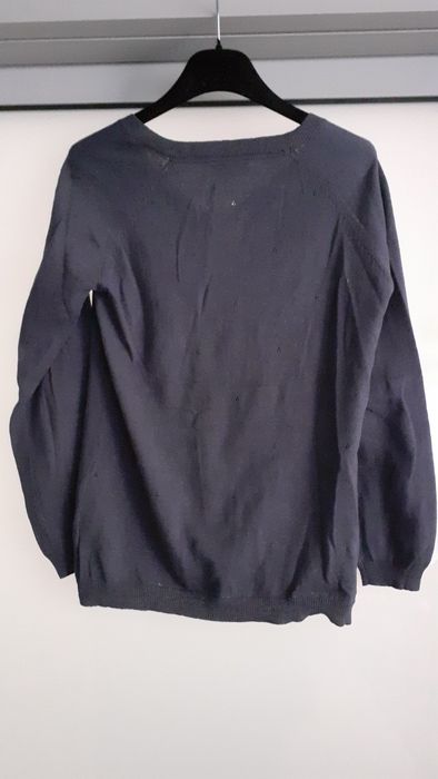 Granatowy sweter