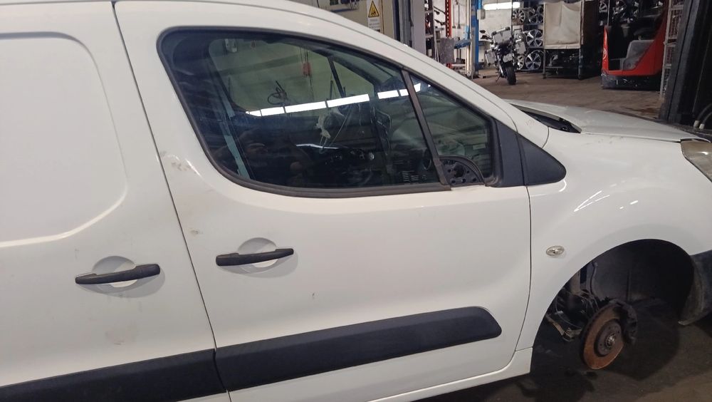 Porta frente direita PEUGEOT Partner Chassis