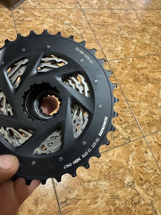 SRAM kaseta XG-1270-D1 Force AXS 10-33T, 12rz srebrna
