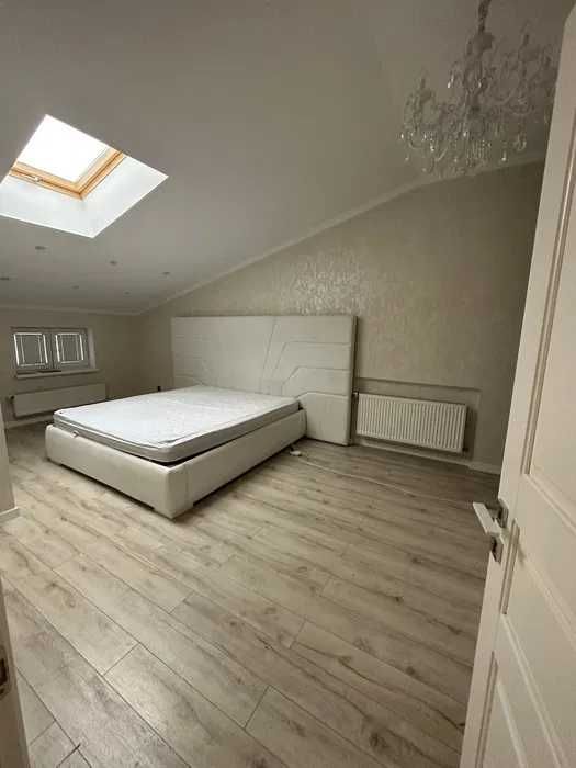 Продається 3к кв 100м кв, ЖК Дмитрівський, м Центральний ринок 18939В