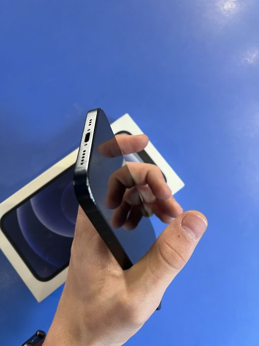 Продам Iphone 12