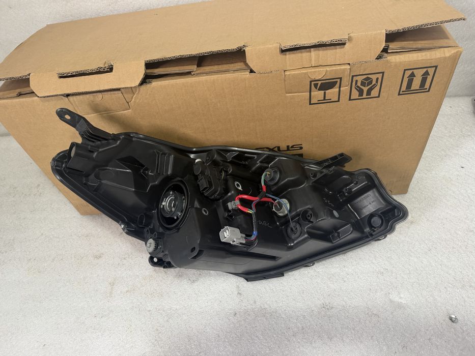 Фара левое сторона toyota yaris 811700DA30
