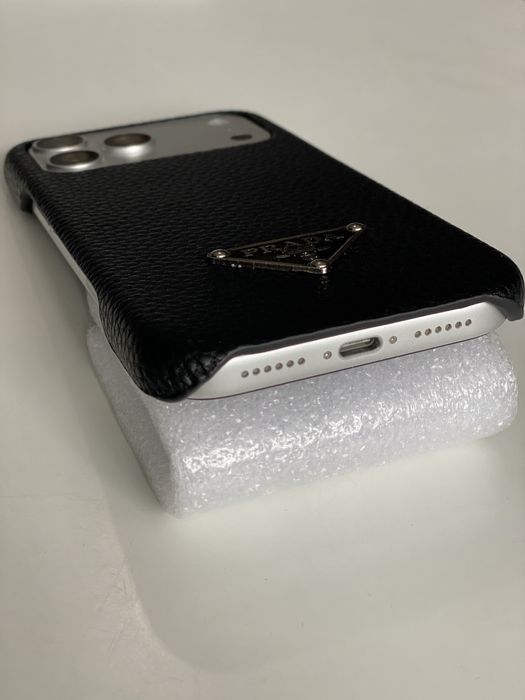 Capa Premium em Pele - iPhone 17 Pro Max