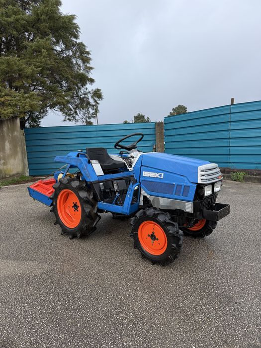 Trator Iseki 4x4 c/ Capinadeira