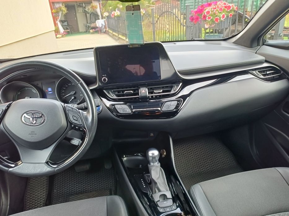 Sprzedam Toyotę C-HR