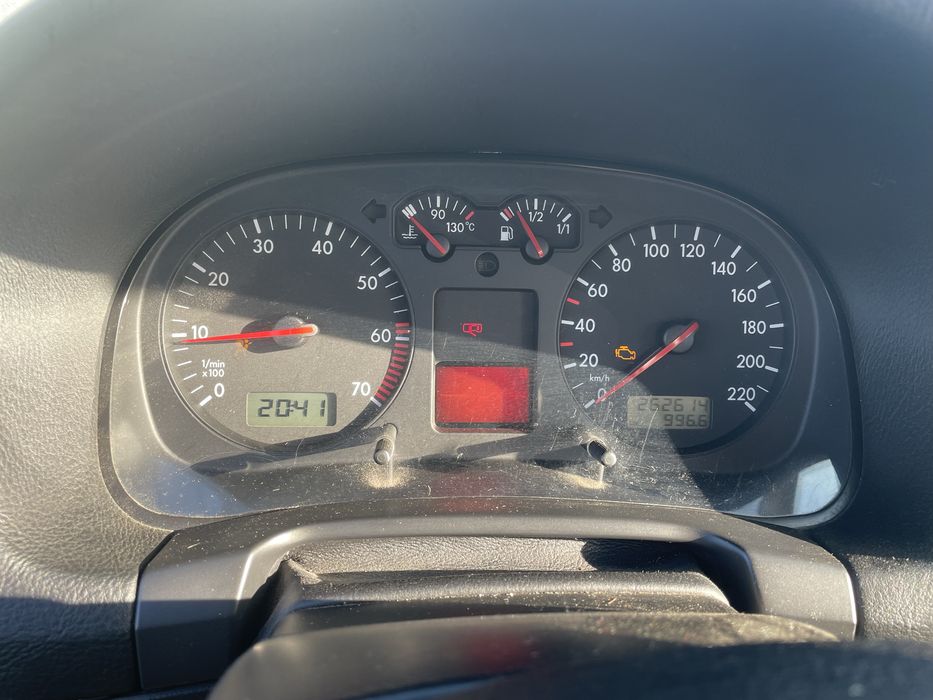 Продам VolksWagen Golf 4 2001 1.4  Бензин
