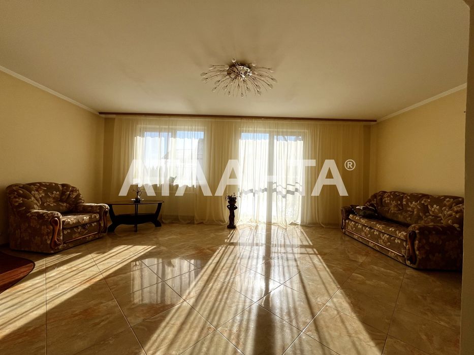 Продаж котеджу в смт Запитів + 10 соток землі.