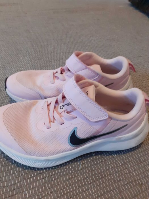 Tenis menina Nike e Adidas