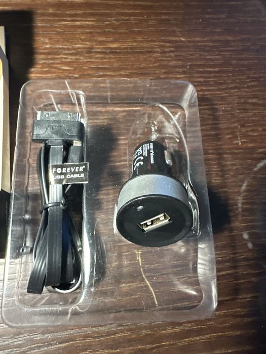 Ładowarka samochodowa z kablem do telefonow 4/4S