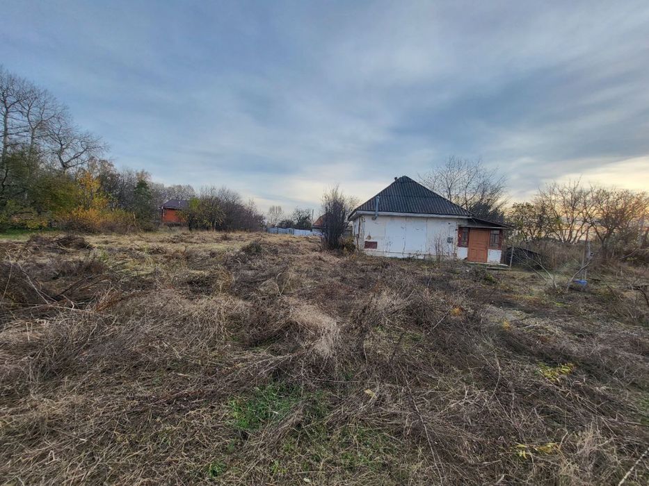 Будинок д ділянкою