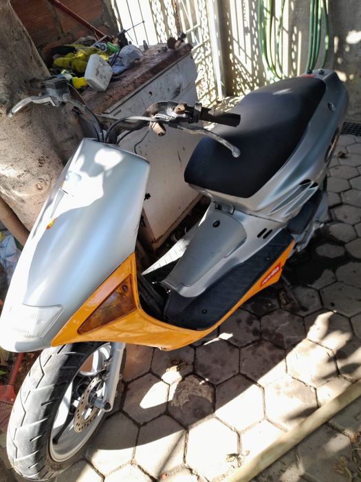 Vende-se mota Aprilia