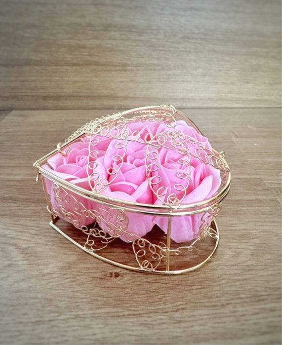 Płatki róż w sercu - wyjatkowy preznet!