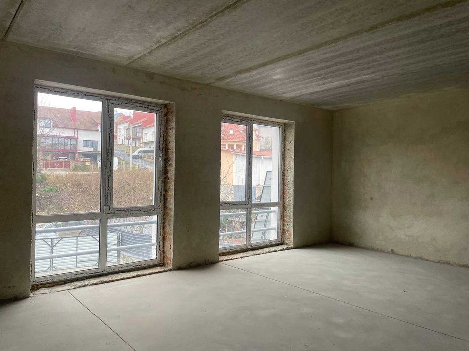 Продаж котеджу біля Подолян,  комунікації підключено