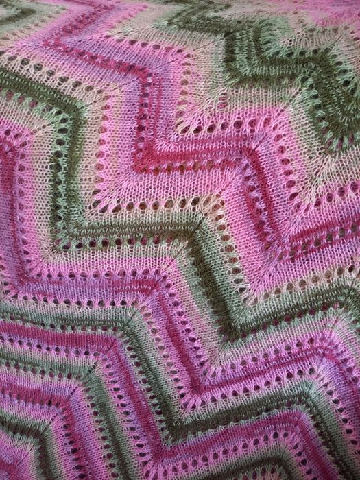 Chusta zorza ręcznie robiona na drutach