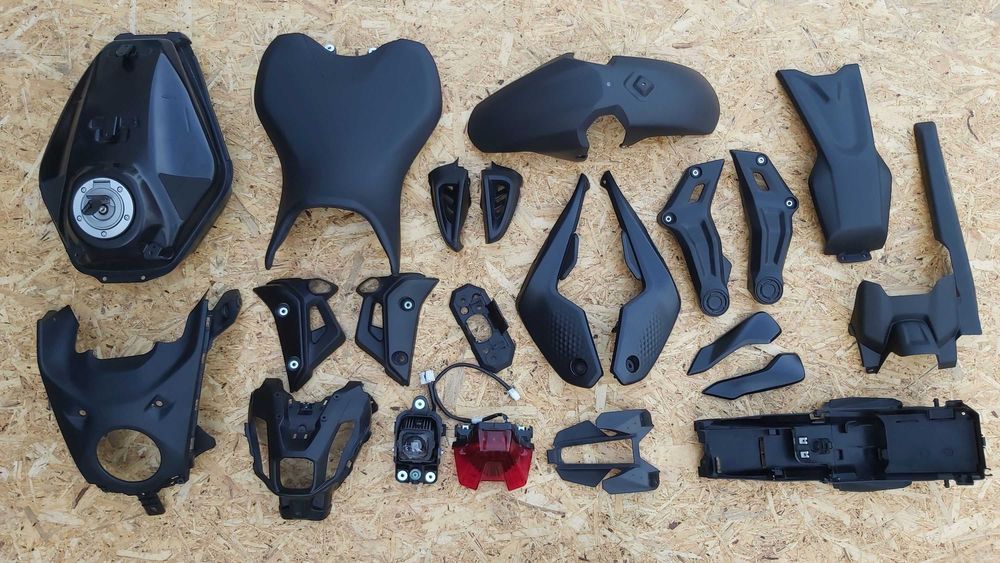 MT07 2021 Wypelnienie  mocowanie owiewka nakladka oslona kanapa set