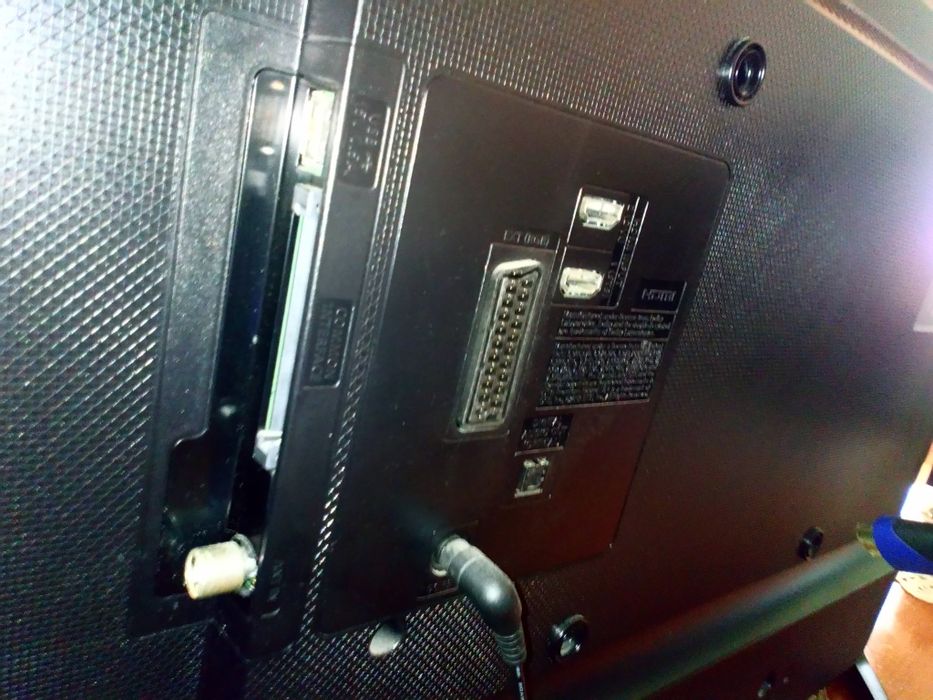 TV LCD SAMSUNG 32 polegadas com receptor de TV digital (DVB-T) e comando original