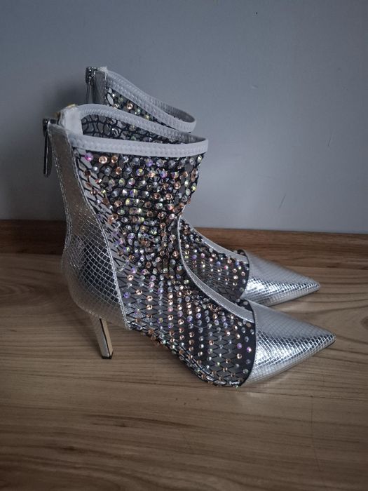 Botki Guess z ozdobną siateczką 38