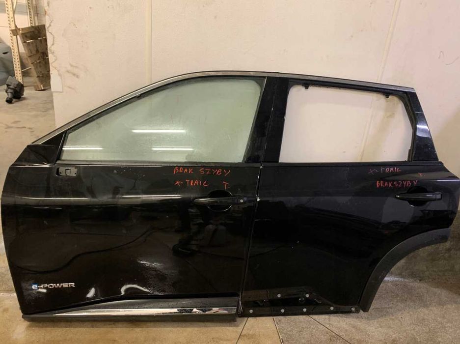 Двері Nissan X-Trail 4 IV T33 передні або задні праві ліві разборка