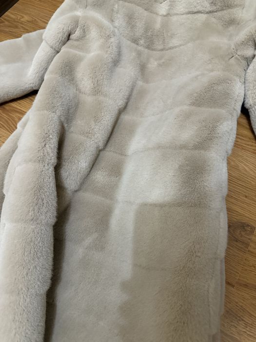 Шубка жіноча.