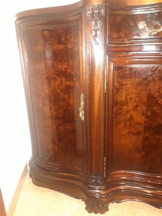 Sapateira/ credencia em Nogueira com tampo pedra mármore