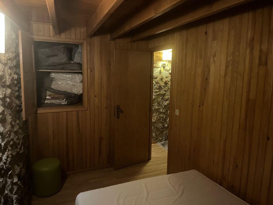 Casa de pedra e madeira toda restaurada.