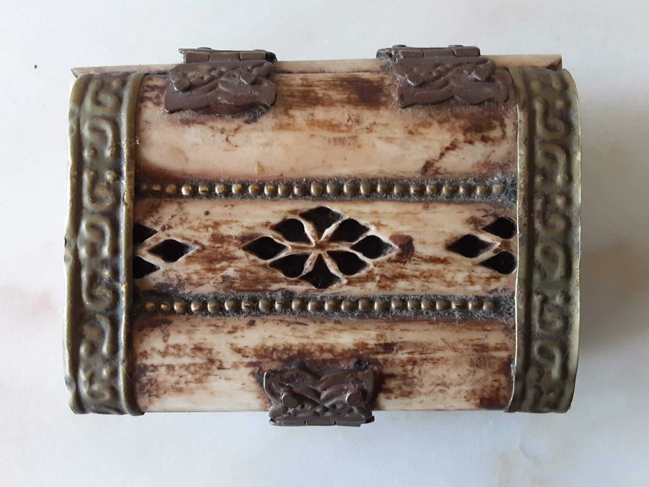 Caixa em osso, nunca usada64584837456642120