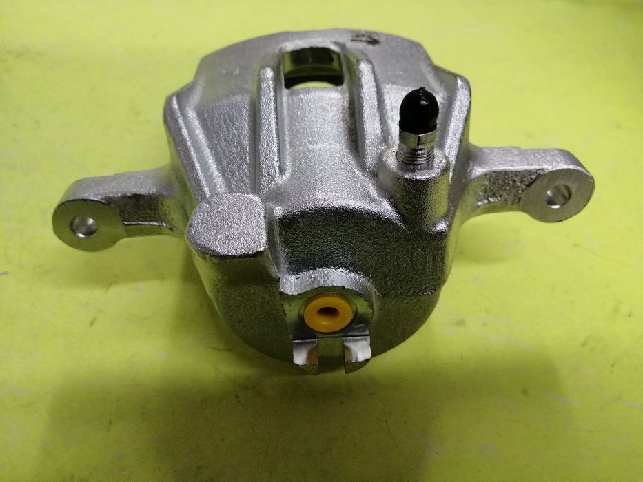 Pinças Pinça de travão das rodas frente Nissan Pickup D21
