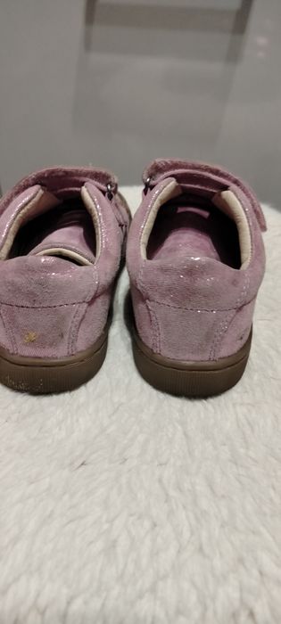 Różowe brokatowe półbuty dziecięce Lasocki Kids.