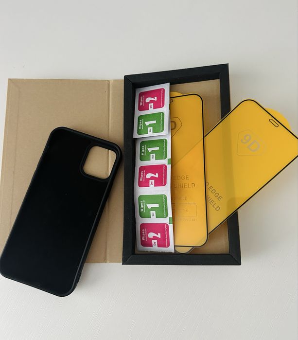 Продам чохол та 2 захисних скла на iPhone 12 або 12 Pro!
