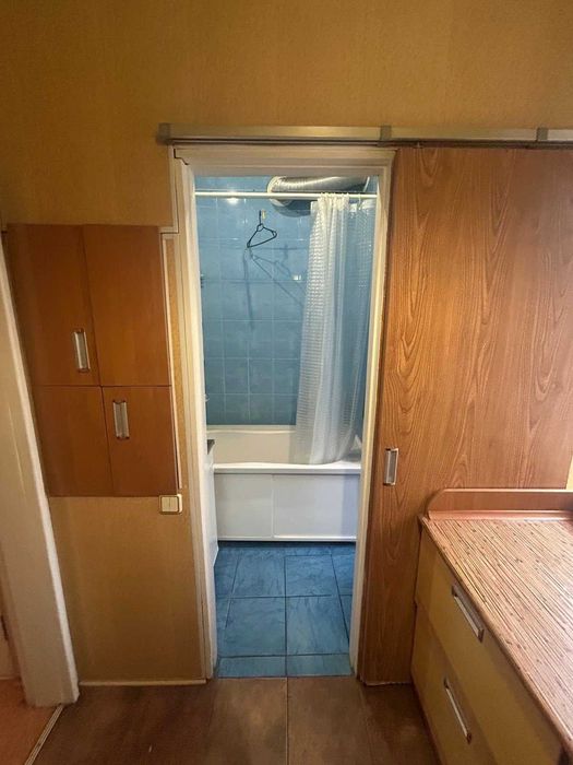 Продам 2 ком. кв. на Подоле, ул гер. Азова.