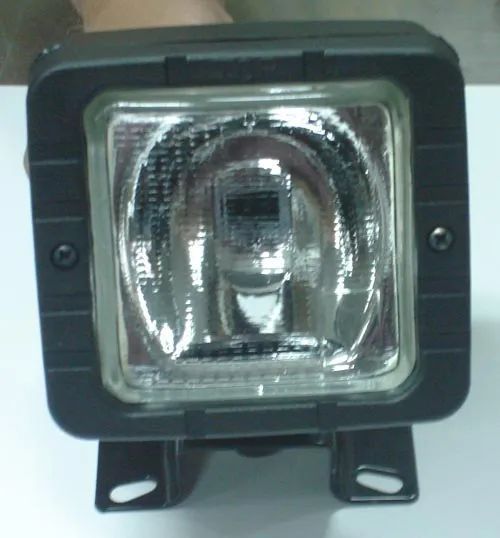 Farol H3 nevoeiro quadrado 115x104 para jipes trator máquina etc