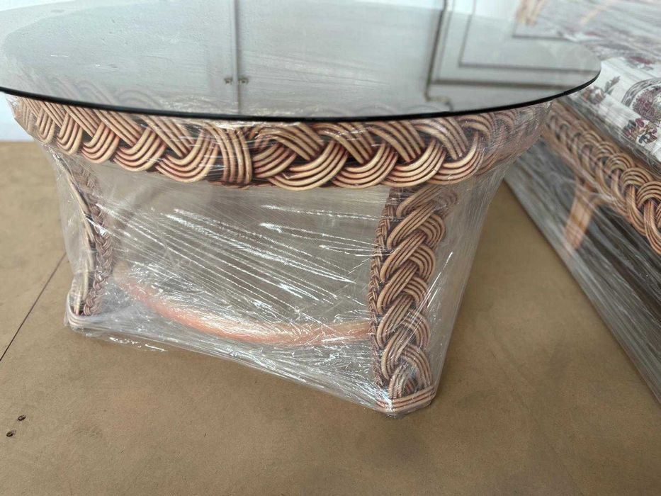 Conjunto de sofá e mesa trabalhados