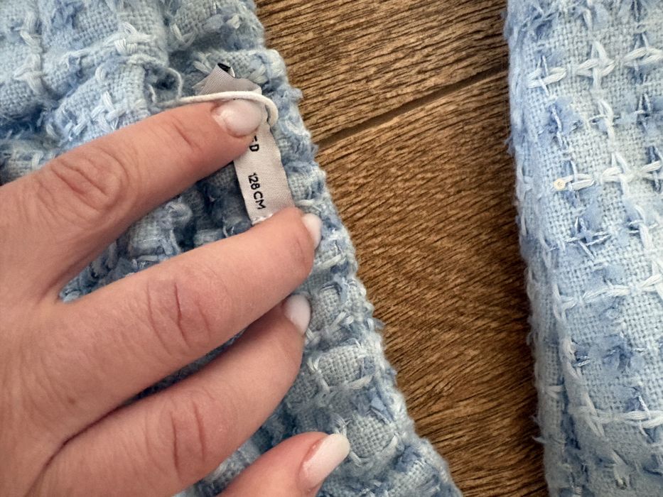 Твідовий костюм на дівчинку