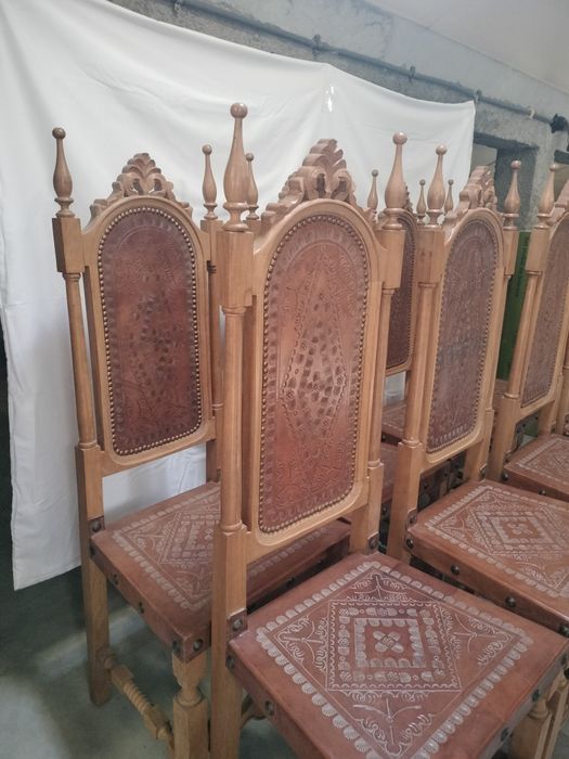 Conjunto de 8 cadeiras de couro/cabedal/pele