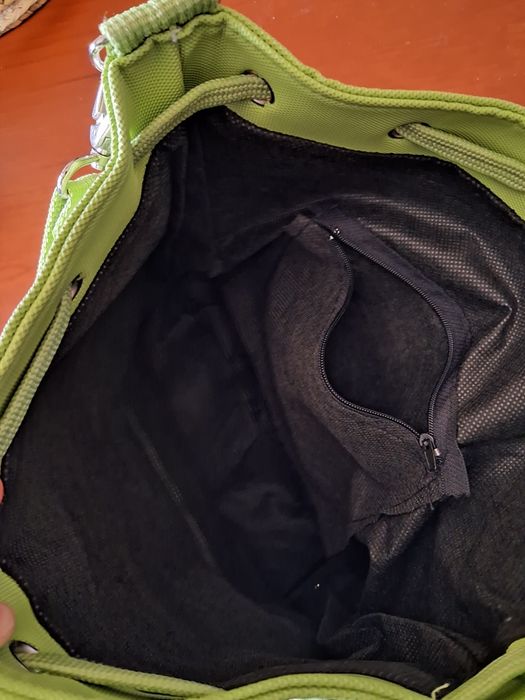 Bolsa Verde Com Botão Magnético | Nunca usada.
