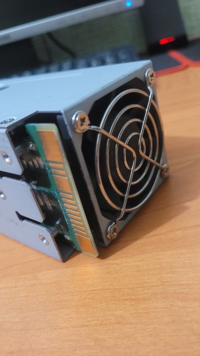 Серверный блок питания HP HSTNS-PL09 575w впике одновременно 
12v-565w