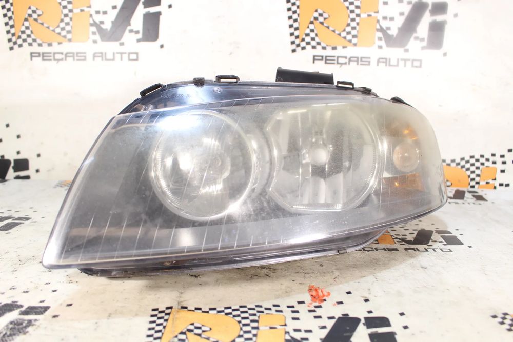 Ótica / farol esquerda AUDI A3 (8P1)